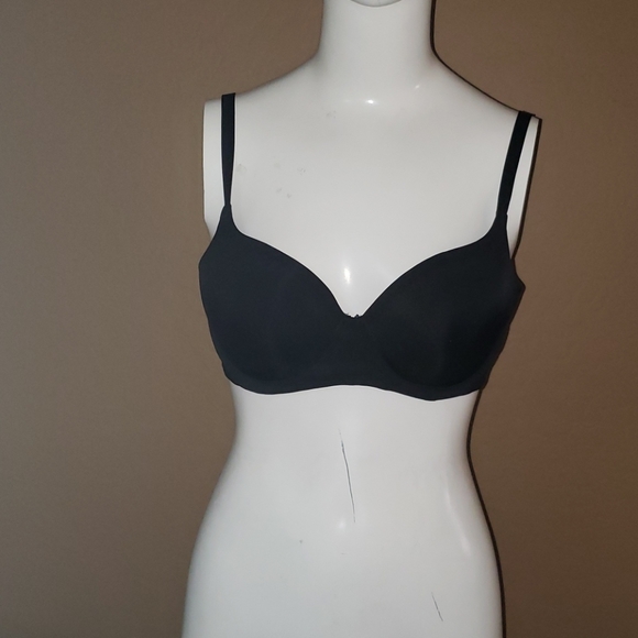 Basic black underwire bra - Picture 1 of 3